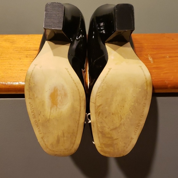 Shoe's - Picture 3 of 5